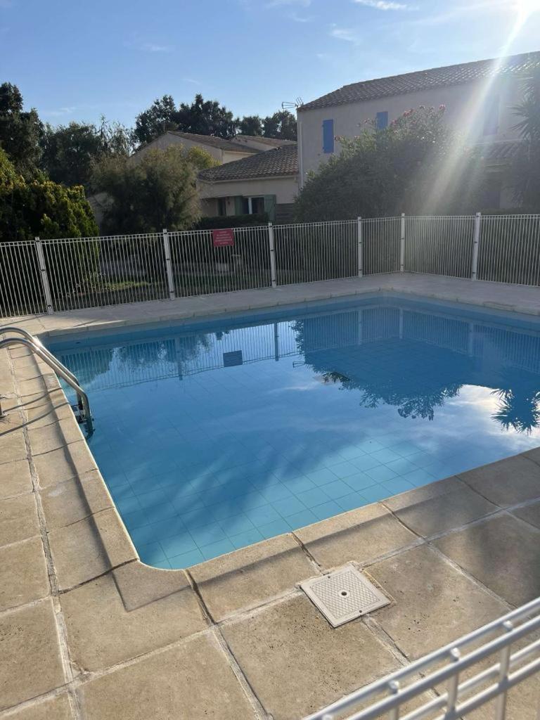 Appartement T2, 4 Personnes, Climatise, Avec Piscine, Village De La Mer Ла-Лонд-ле-Мор Экстерьер фото